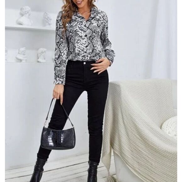 VIEW Walter Baker Reptile Print Oversized High Low Long Sleeve Button Down Shirt - Picture 1 of 6